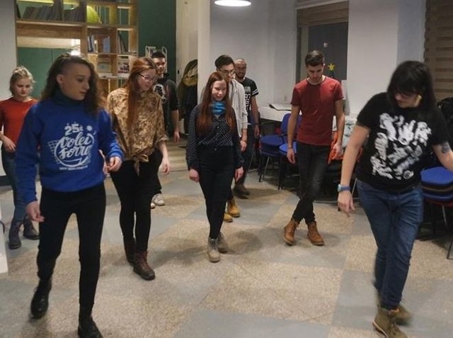 Próby tańca w Regionalnym Centrum Wolontariatu w Kielcach.