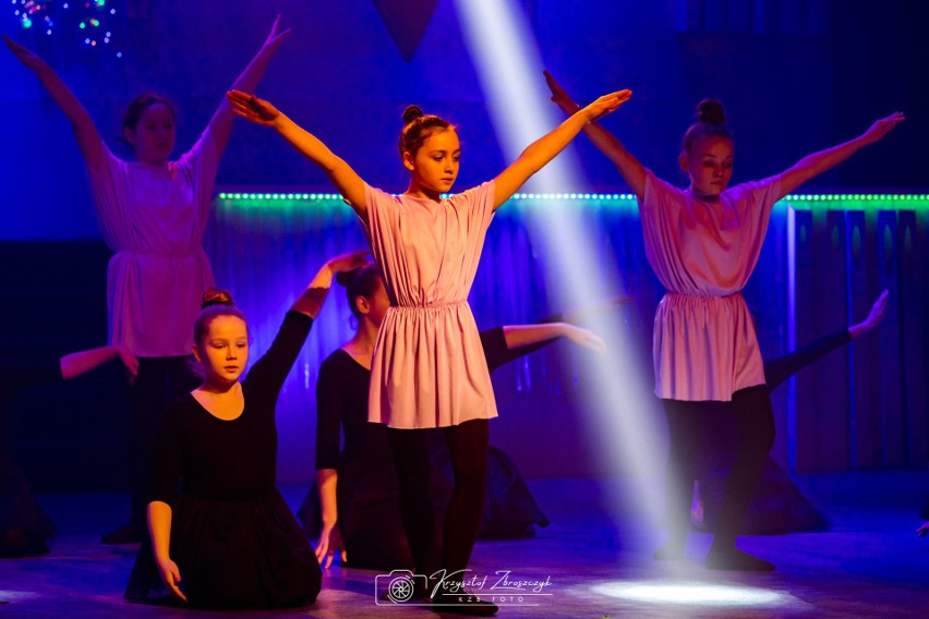 Taniec, śpiew, gra świateł. "Taniec sztuką wolności" w Tarnobrzegu