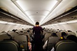 Ta kobieta jest najstarszą stewardesą na świecie. Pracuje w zawodzie od 65 lat. Poznaj jej historię i zobacz, jak wygląda