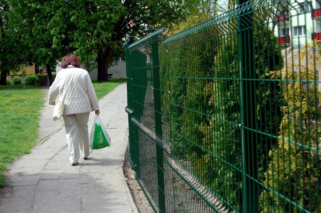 Nie każdemu się to podoba, ale &#8211; zdaniem mieszkańców &#8211; płot był koniecznością.