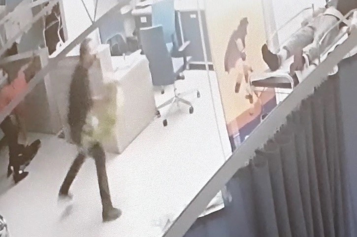 W szpitalu w Częstochowie mężczyzna rzucił się z nożem na...