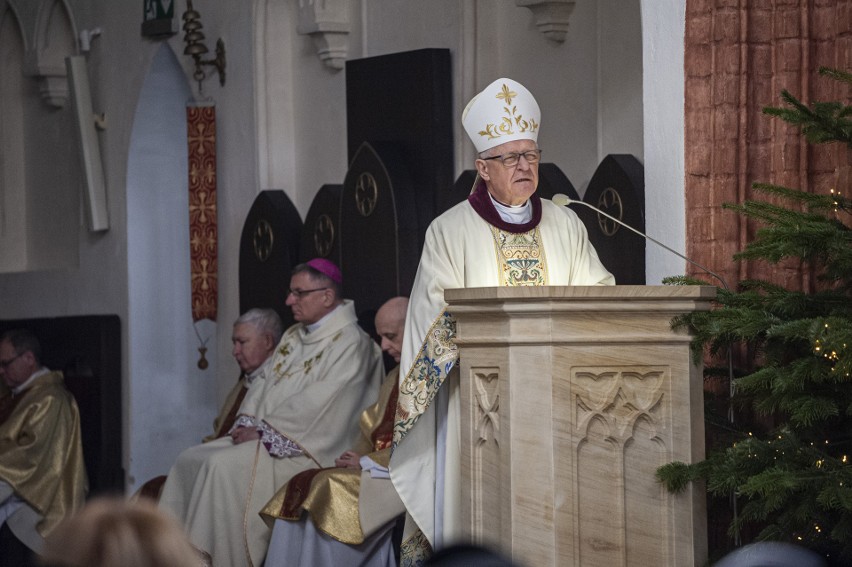 Dziś w samo południe Stolica Apostolska poinformowała, że...