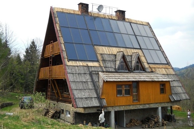 Bacówka "Pod Honem" w Cisnej korzysta z kolektorów słonecznych.