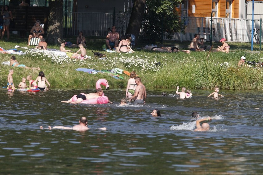 Najcieplejszy dzień w roku, a na kąpieliskach tłumy łodzian. Pogoda na nadchodzący tydzień? Kolejne dni  też będą upalne 