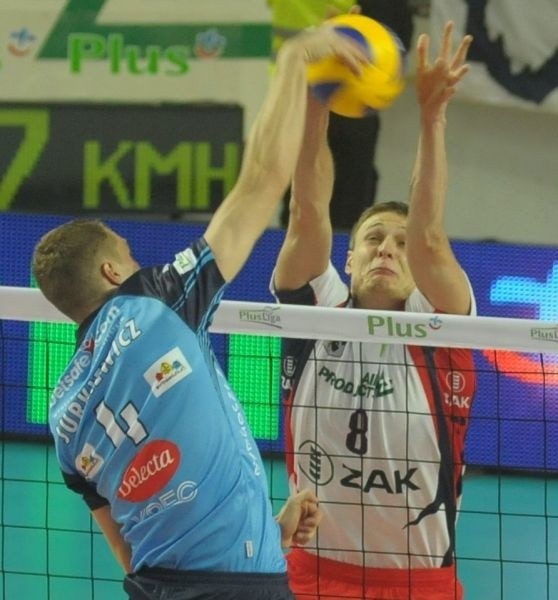Środkowy ZAKSY Jurij Gladyr (z prawej) w poprzednim sezonie był podporą Politechniki Warszawa.