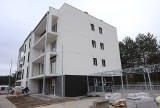 Nowy blok komunalny na osiedlu Polesie w Kozienicach jest na ukończeniu. Na jesieni ma być gotowy. Zobacz zdjęcia i film