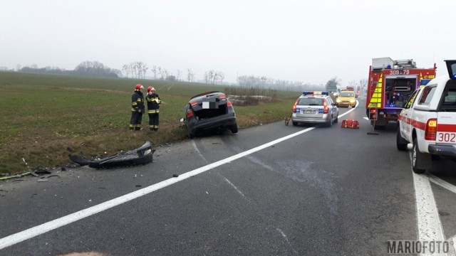 Do zderzenia aut doszło na skrzyżowaniu dróg krajowych nr 94 i 46.