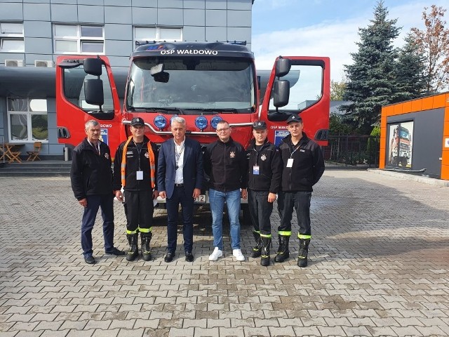 Strażacy z OSP Wałdowo mają nowy wóz ratowniczo-gaśniczy