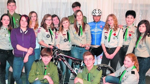 Valerjan Romanovski - supercyklista, rekordzista Guinnessa - gościł  na biwaku u buskich harcerzy.