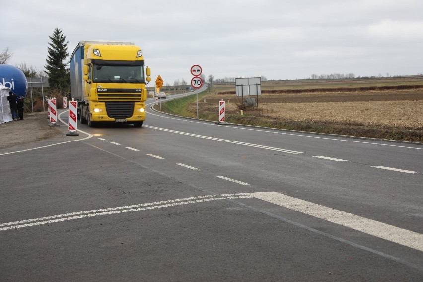 6-kilometrowy odcinek drogi wojewódzkiej pomiędzy Oleszycami a Lipiną w powiecie lubaczowskim oddany do użytku [ZDJĘCIA]