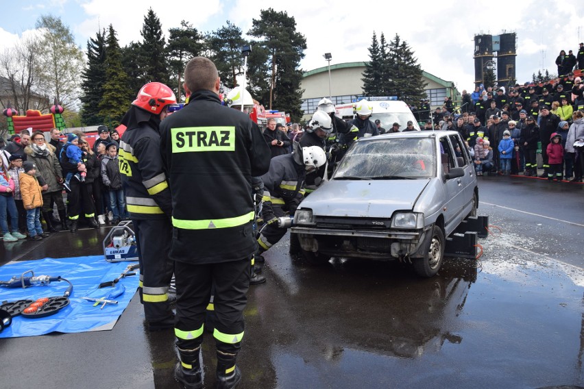 Wyjątkowy piknik strażacki w Zawierciu: Strażacy chcą pomóc 12-letniemu Mikołajowi ZDJĘCIA