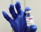 Ograniczone dostawy szczepionek AstraZeneca. Co z drugą dawką? "Rekomendacje nie wskazują na możliwość mieszania szczepionek"