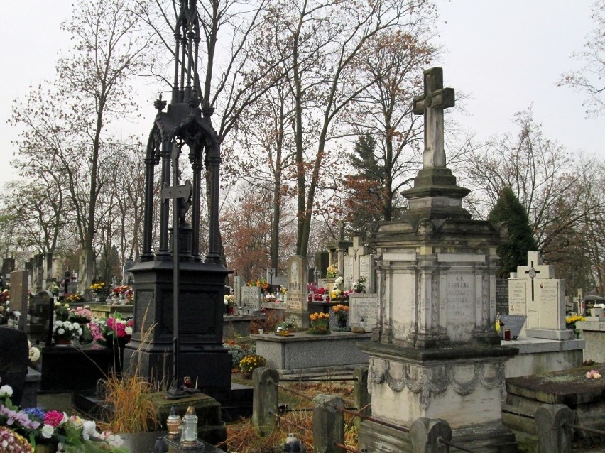 Radom. Społeczny Komitet Ochrony Zabytkowego Cmentarza wyremontuje w tym roku dwa groby