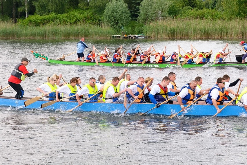 Wyścigi rozegrano w dwóch rundach eliminacyjnych - w sumie...