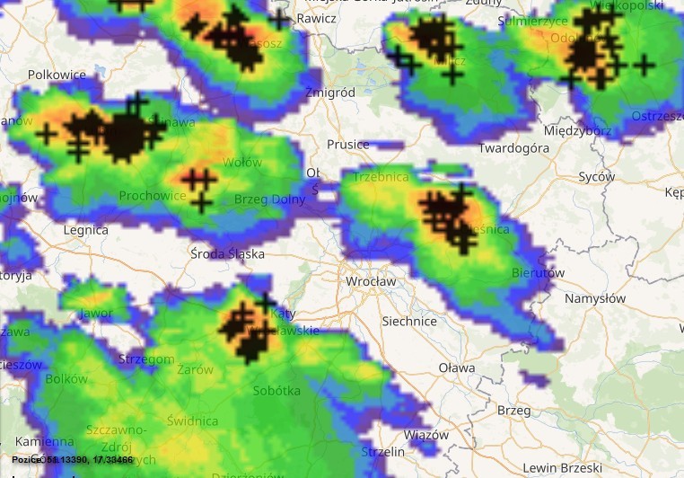 Burze na Dolnym Śląsku. Ulewa ominęła Wrocław [GDZIE JEST BURZA 01.06.2018, RADA BURZOWY ONLINE]