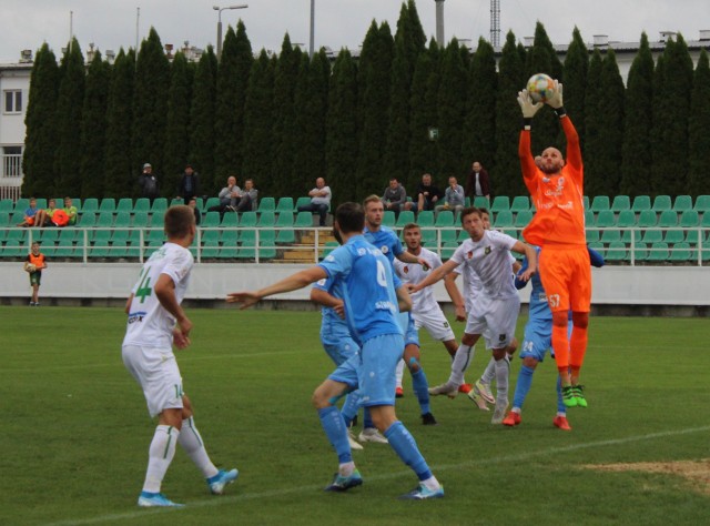 Stal Stalowa Wola przegrała w Boguchwale z Błękitnymi Stargard 0:1. Pod koniec pierwszej połowy "Stalówka" mogła wyrównać, ale Michał Mistrzyk nie wykorzystał rzutu karnego