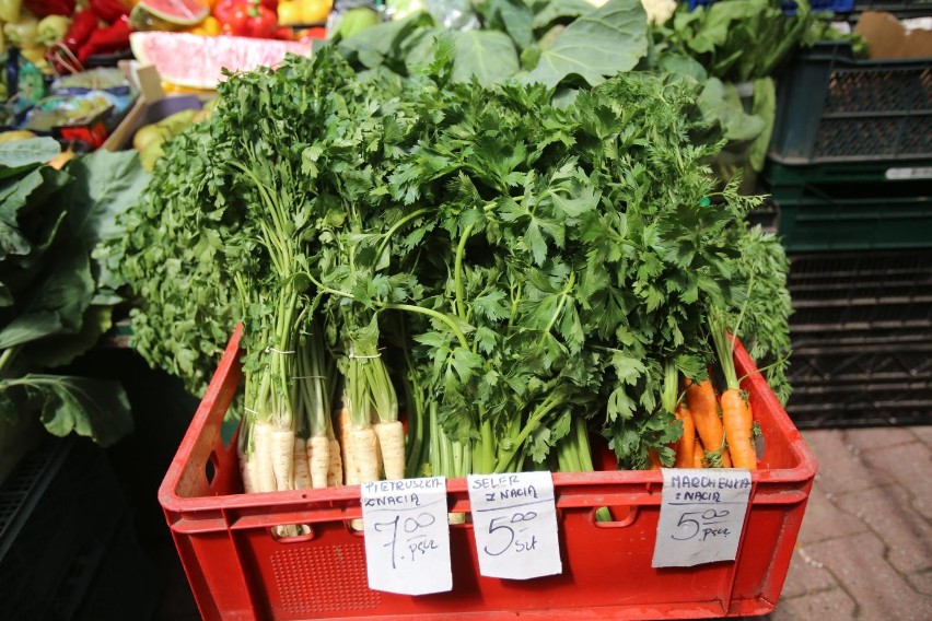 Sprawdziliśmy jak kształtują się ceny warzyw i owoców na...