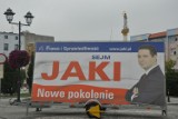 Jedni mogą, inni nie. Jak w Oleśnie parkują lawety z reklamami wyborczymi