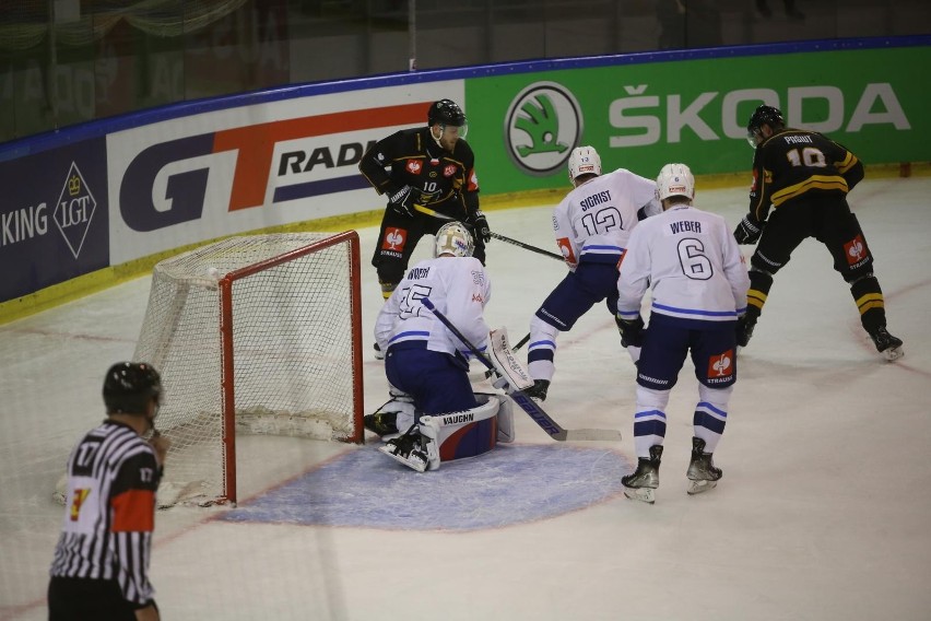 Hokeiści GKS Katowice toczyli z ZSC Lions Zurych wyrównaną...