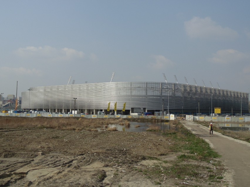 Budowa stadionu piłkarskiego przy ul. Krochmalnej dla 15,5...