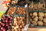 Sezonowe warzywa i owoce. Co jeść zimą? Zobacz krajowe produkty, które znajdziesz na bazarach w grudniu, styczniu i lutym
