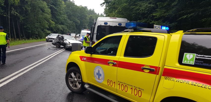 Wypadek na drodze krajowej nr 6 w Parsowie. Dwie osoby ranne [zdjęcia] 