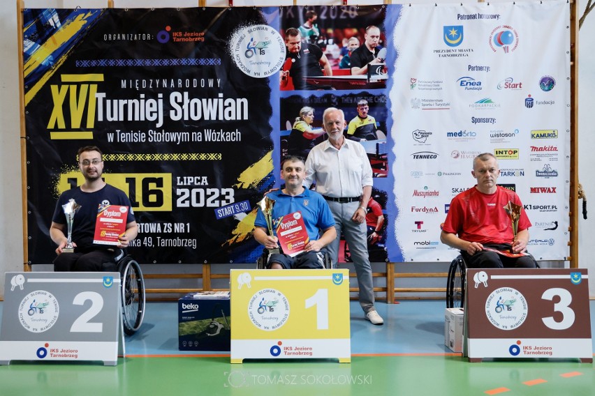 Tarnobrzeg. Zawodnicy z kilku krajów rywalizowali na Międzynarodowym XVI Turnieju Słowian w Tenisie Stołowym na Wózkach. Zdjęcia i wyniki 