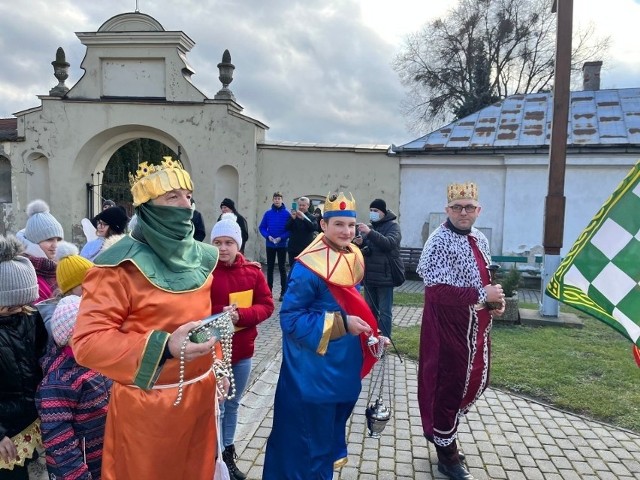 W piątek, 6 stycznia tradycyjnie w Opatowie odbędzie się Orszak Trzech Króli. Orszak przemaszeruje wokół Kolegiaty Świętego Marcina. Natomiast w Ożarowie przejdzie ulicami miasta.