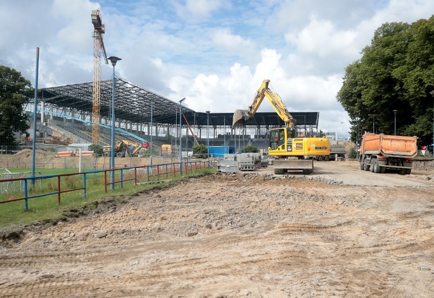 Przesuwanie boiska na Stadionie Pogoni Szczecin - stan 16...