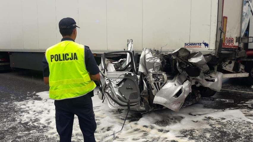 Śmiertelny wypadek na autostradzie A1. Auto osobowe...