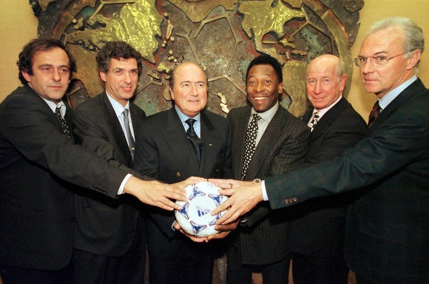 Franz Beckenbauer w towarzystwie Michela Platiniego, Angela...