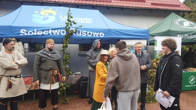 Organizatorami imprezy było Koło Gospodyń Wiejskich Rusowo, Nadleśnictwo Gościno, Gminny Ośrodek Kultury w Ustroniu Morskim. Partnerem wydarzenia były Lasy Państwowe.