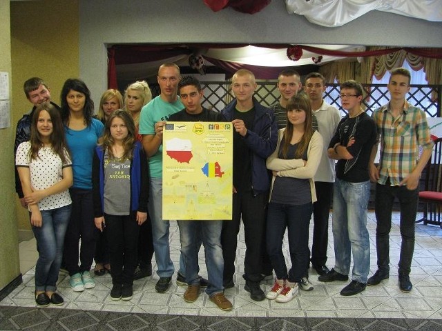 Uczestnicy projektu pt. "Poznanie przez gotowanie, czyli przez żołądek do integracji młodych Europejczyków&#8221;,