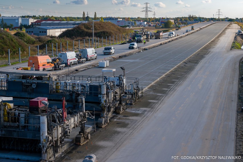 Realizację ponad 29 km trasy podzielono na trzy zadania....