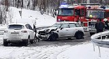Zima groźna dla kierowców. Dwie osobówki zderzyły się na drodze pod Limanową