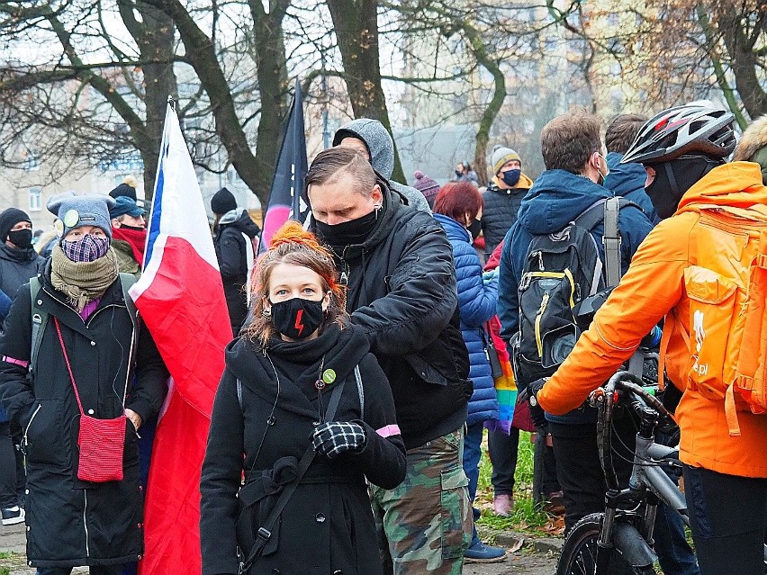 Strajk Kobiet to ogólnopolska akcja, która zawiązała się po...