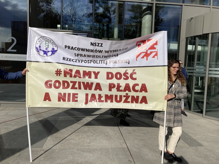 Pracownicy poznańskich sądów wyszli na ulice Poznania....