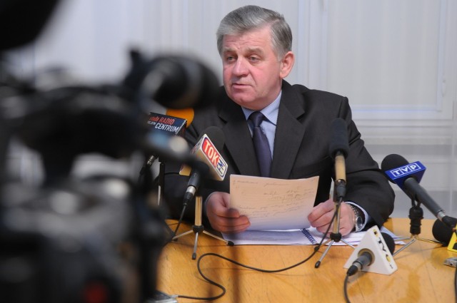 W ubiegłym roku CBA stwierdziło, że od października 2004 r. Sosnowski jest członkiem Rady Nadzorczej Samorządowego Funduszu Pożyczkowego Powiatu Radzyńskiego "Karbona".