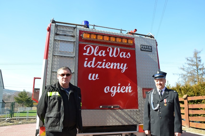 Nowy wóz strażacki strażaków z Ciekot