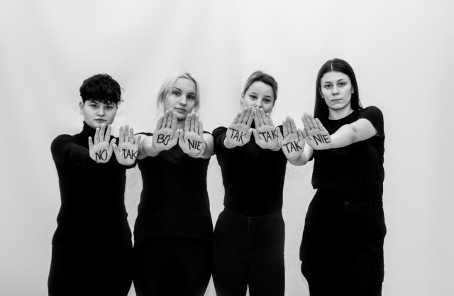 Podopieczne Młodzieżowego Ośrodka Wychowawczego wzięły udział w specjalnej sesji zdjęciowej. pozowały przed obiektywami fotograf&oacute;w z Szydłowca.