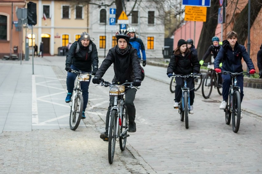 Na rowerze i biegiem - nietypowa droga krzyżowa w Bydgoszczy i Puszczy Bydgoskiej