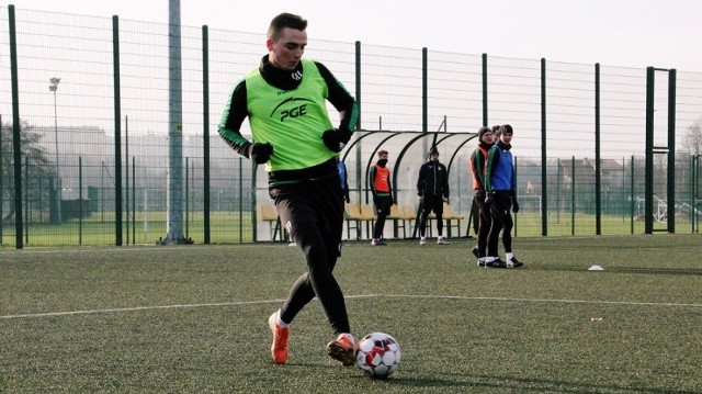 Patryk Winsztal, na treningu pierwszoligowego GKS Bełchatów.