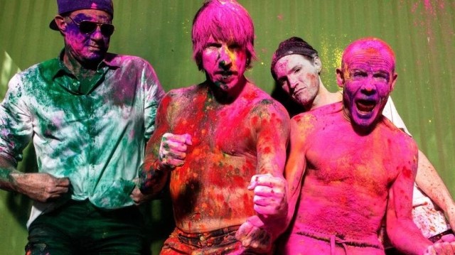 Mimo, że muzycy Red Hot Chili Peppers są już po pięćdziesiątce, nadal lubią trochę porozrabiać