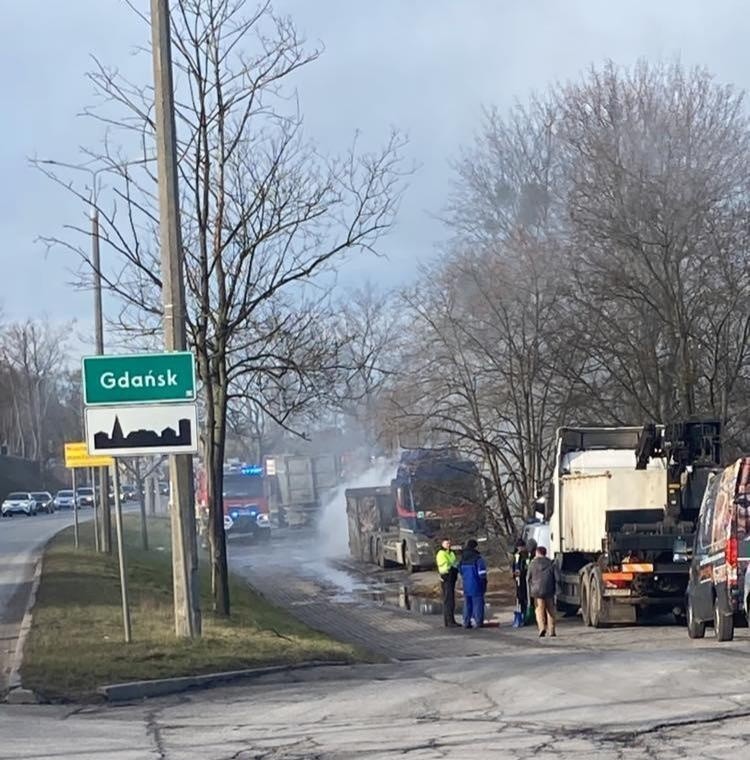 Pożar ciężarówki na Trakcie Świętego Wojciecha