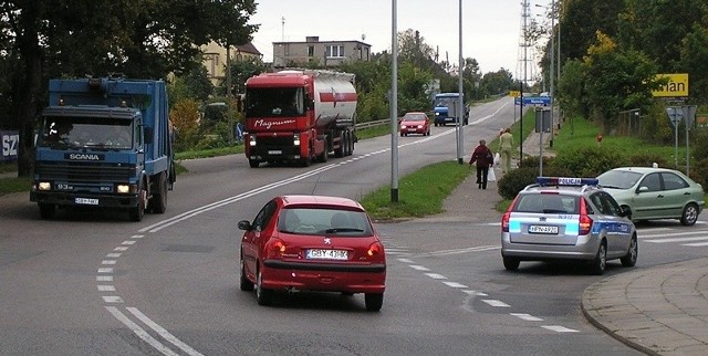 Kolizyjne i niebezpieczne skrzyżowanie przy ulicy Sucharskiego i Miasteckiej w Bytowie. 