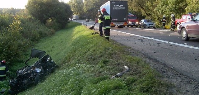 25-latek  jechał fordem sierra. Zginął na miejscu.