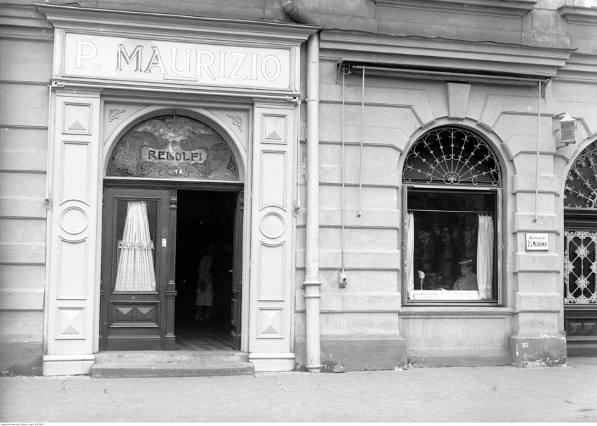 Fragment budynku z wejściem do cukierni P.Maurizio, 1938 r.