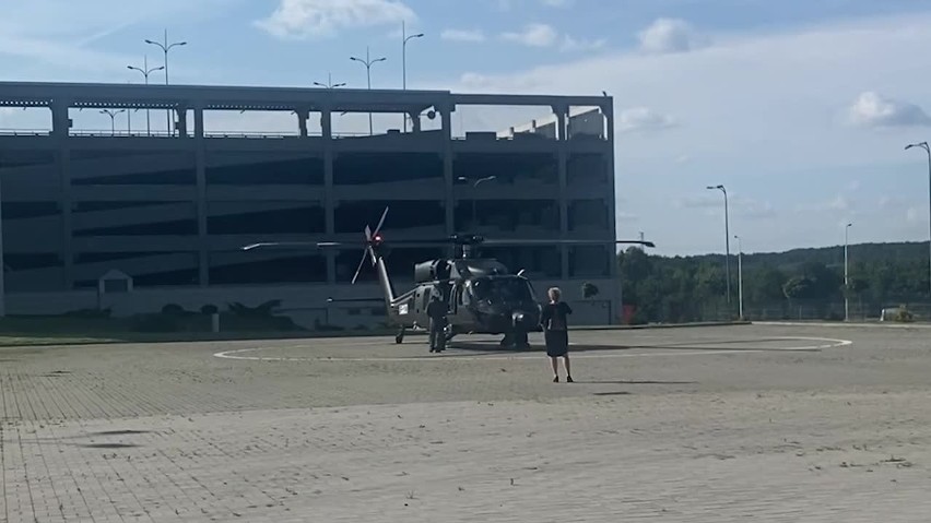 Śmigłowce Black Hawk i Robinson przyleciały do Kielc na Międzynarodowy Salon Przemysłu Obronnego [WIDEO]