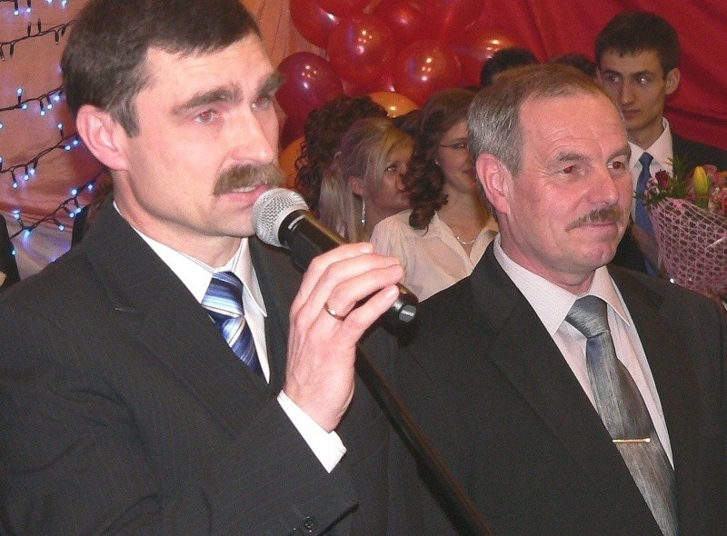 Także Tomasz Mierzwa (z lewej), nowy wiceburmistrz...