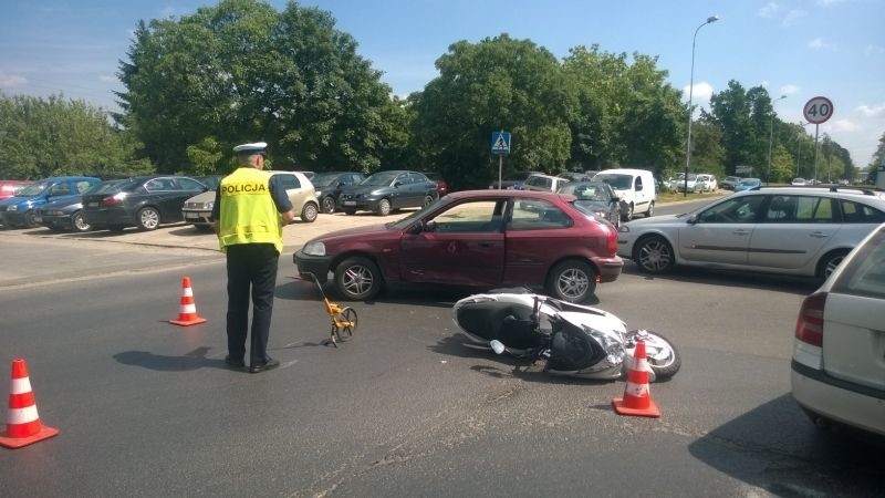 Wypadek na ul. Milionowej. Ranny motocyklista [zdjęcia]